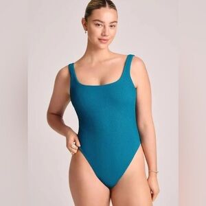 EUC Vitamin A Textured Scoop Neck One Piece
Swimsuit in color Jade (Size:M)